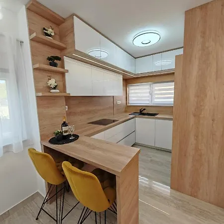 Luxury Nikoma With Heated Pool And Whirlpool