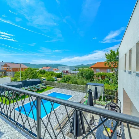Luxury Nikoma With Heated Pool And Whirlpool Dicmo