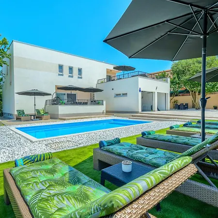 Luxury Nikoma With Heated Pool And Whirlpool * Dicmo