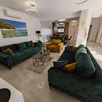 Luxury Nikoma With Heated Pool And Whirlpool