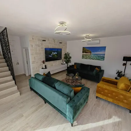 Luxury Nikoma With Heated Pool And Whirlpool Villa *