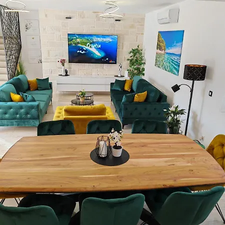 Luxury Nikoma With Heated Pool And Whirlpool فيلة *
