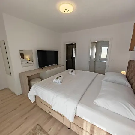 Luxury Nikoma With Heated Pool And Whirlpool Dicmo
