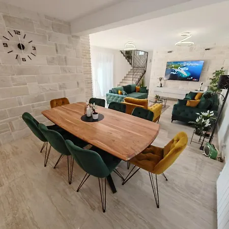 Luxury Nikoma With Heated Pool And Whirlpool فيلة Dicmo