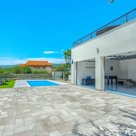 Villa Luxury Nikoma With Heated Pool And Whirlpool Dicmo