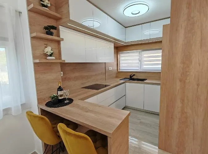 Luxury Nikoma With Heated Pool And Whirlpool