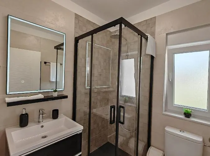 Luxury Nikoma With Heated Pool And Whirlpool *