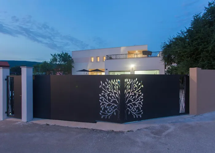 Luxury Nikoma With Heated Pool And Whirlpool Villa Dicmo