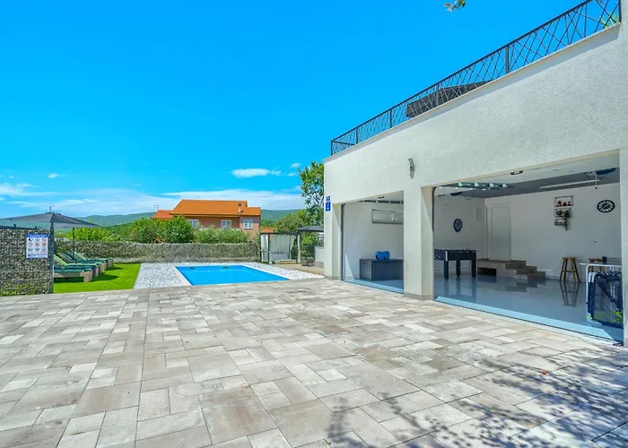 Villa Luxury Nikoma With Heated Pool And Whirlpool Dicmo